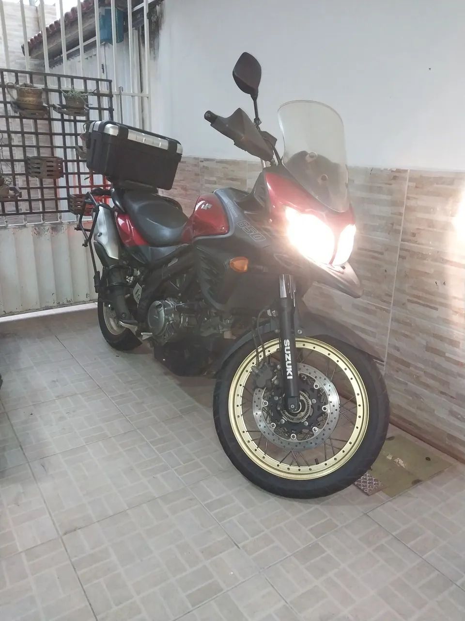 V-stron 650cc 
