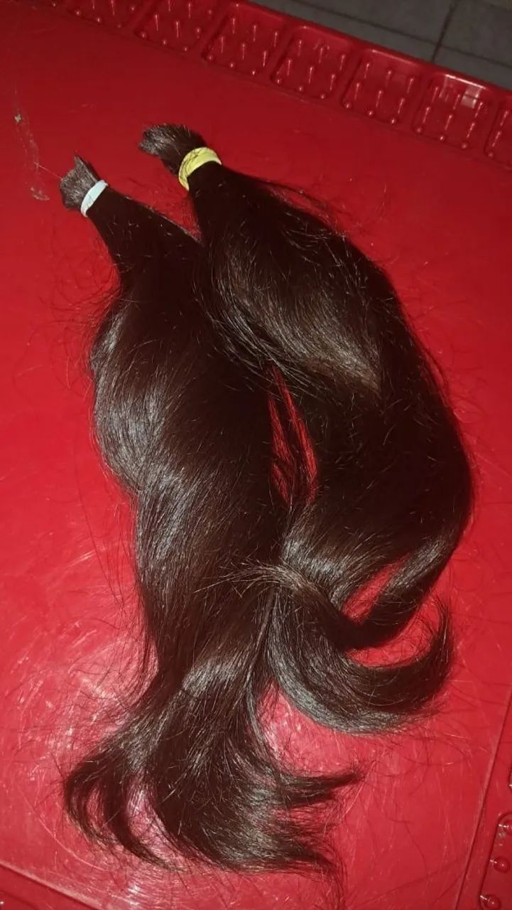 Cabelo humano virgem, castanho médio/claro, 82 gramas e 33 cm.