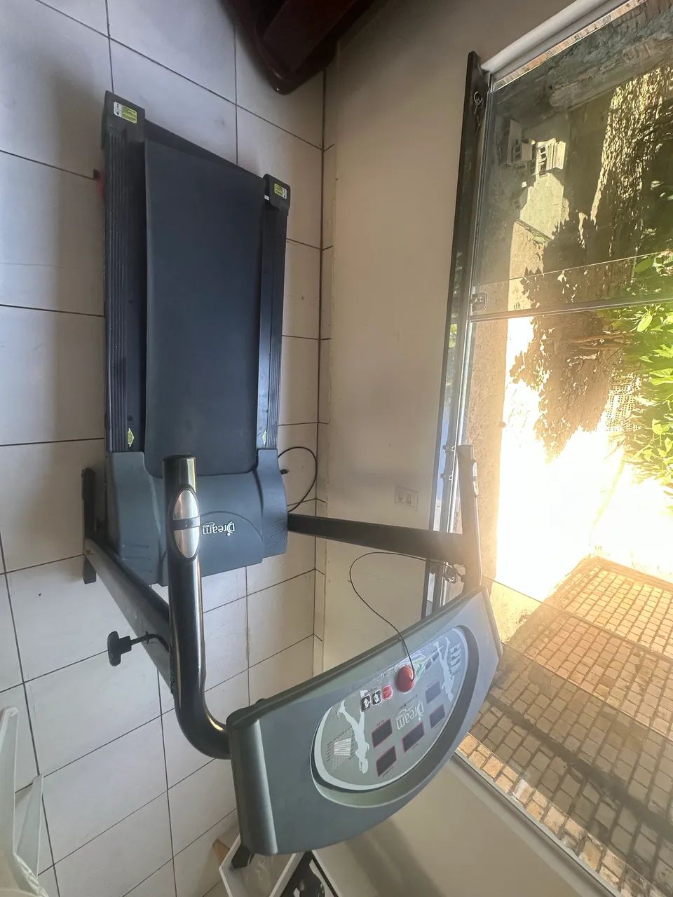 Vende-se esteira para caminhada ou corrida em ótimo estado - Foto 2