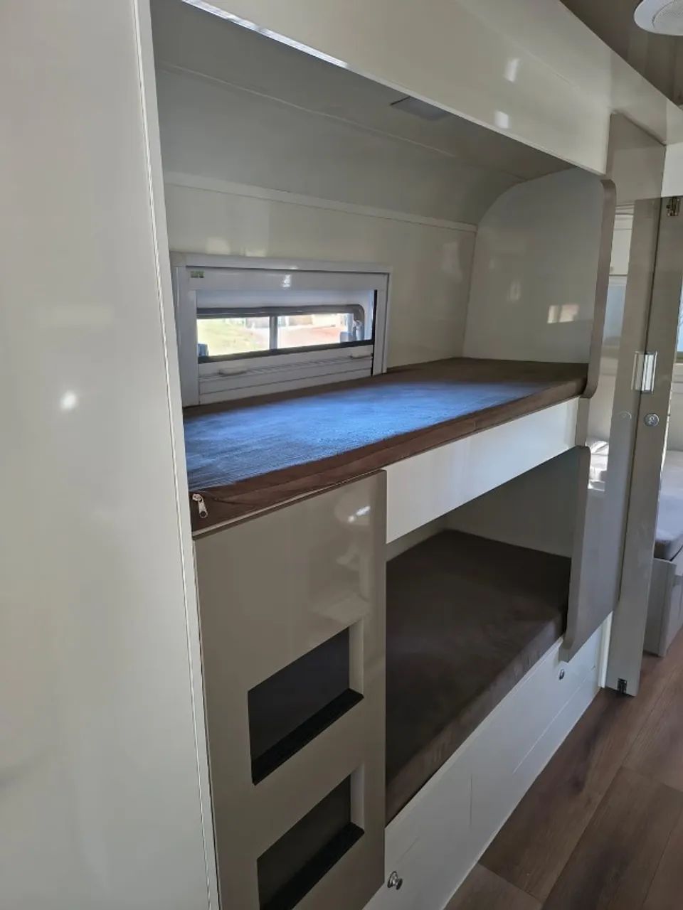 MOTORHOME VW 9.150 MWM - CASA 2023 - COMPLETÍSSIMO - Foto 3