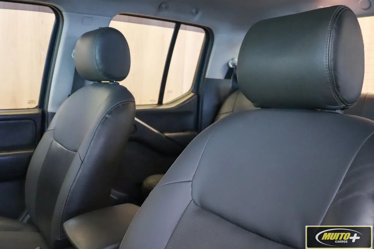 Nissan Frontier SEL CD 4X4 2.5 TB Diesel Aut. 2013 - Foto 9