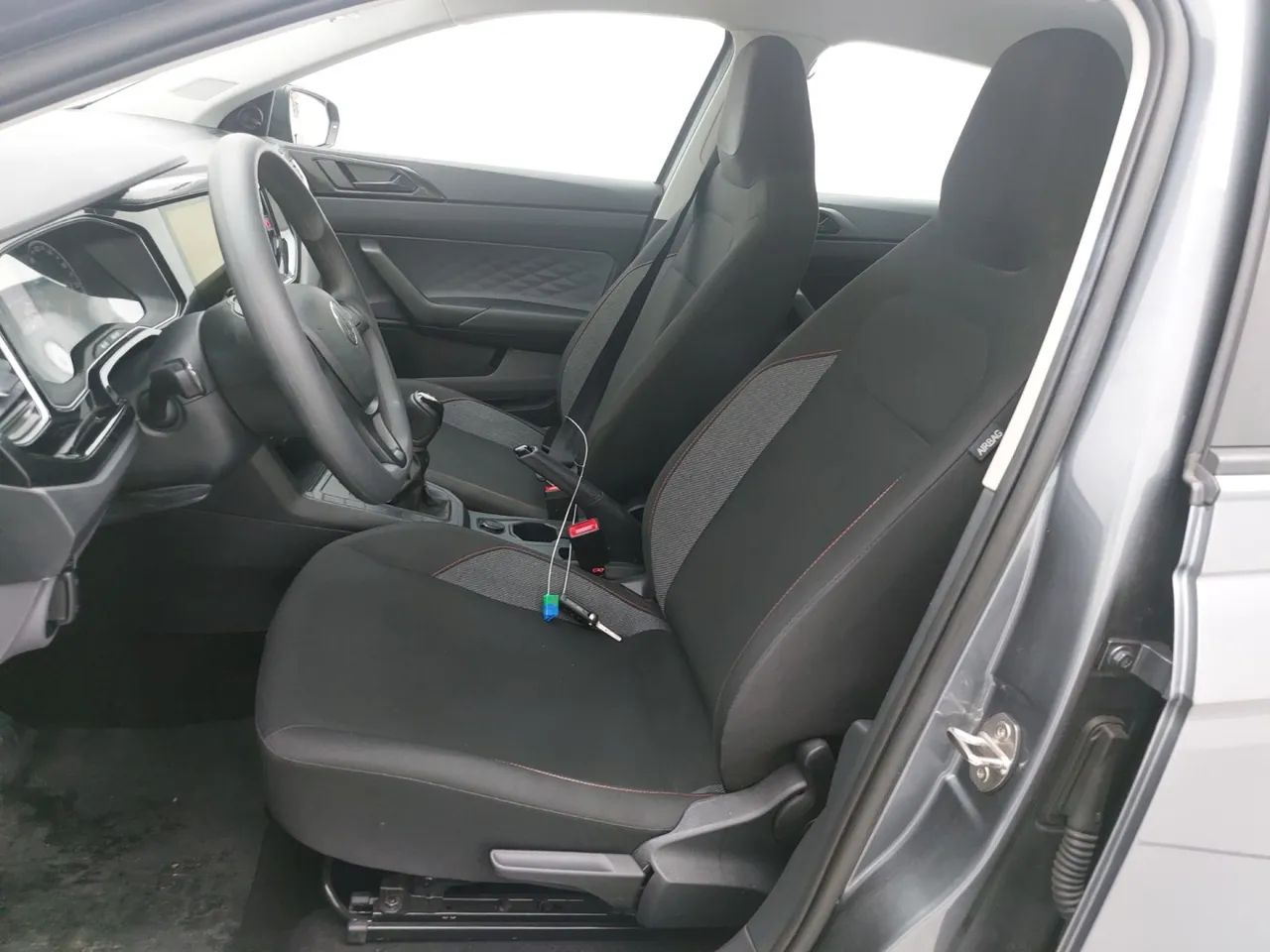 Volkswagen Polo Track 1.0 Flex 12V 5p, foto 16 de 18