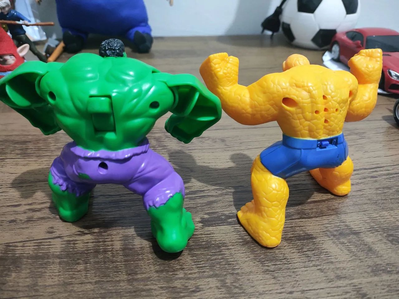 Bonecos Hulk e Coisa McDonald's antigos - Foto 3