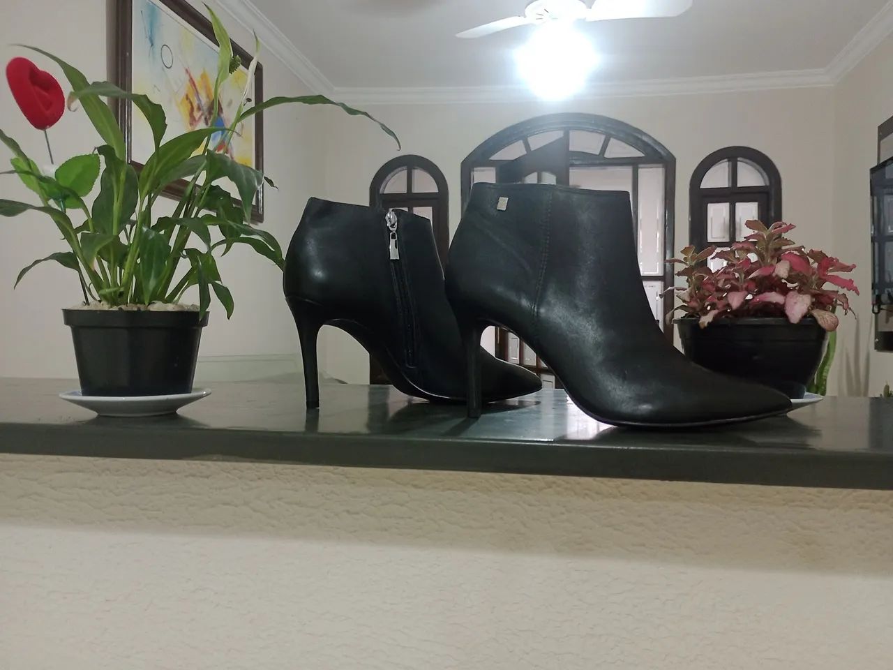Bota cano curto de couro 