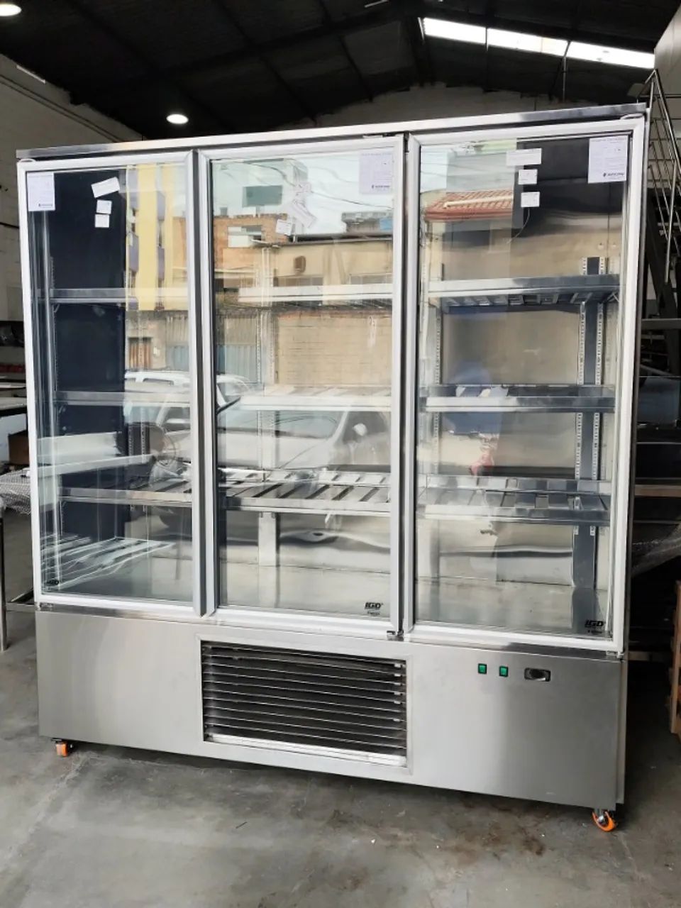 Expositor inox resfriados 3 portas 1900×650×2080 