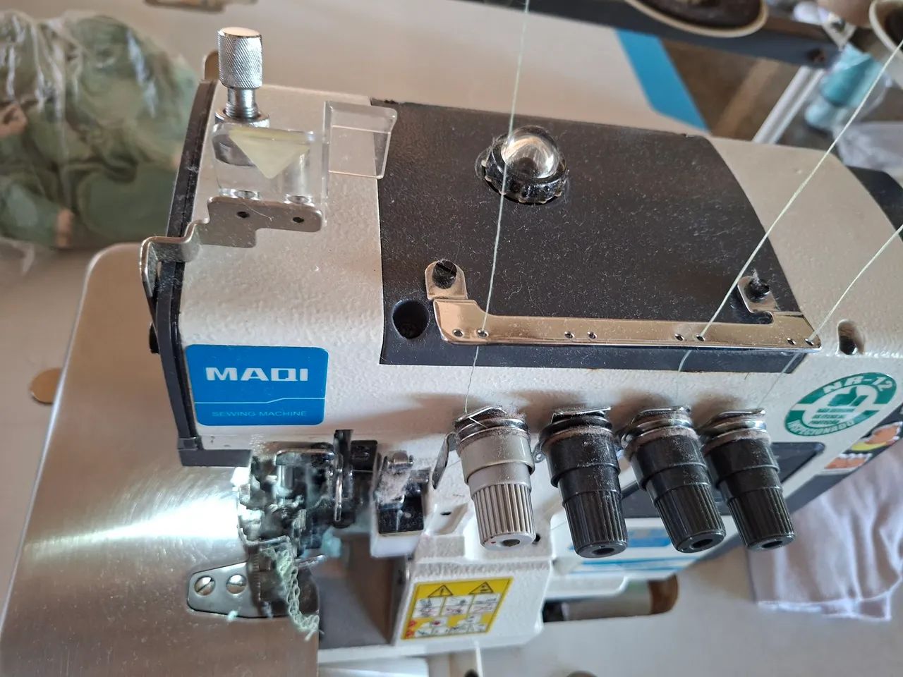 Máquina overloque  - Foto 3