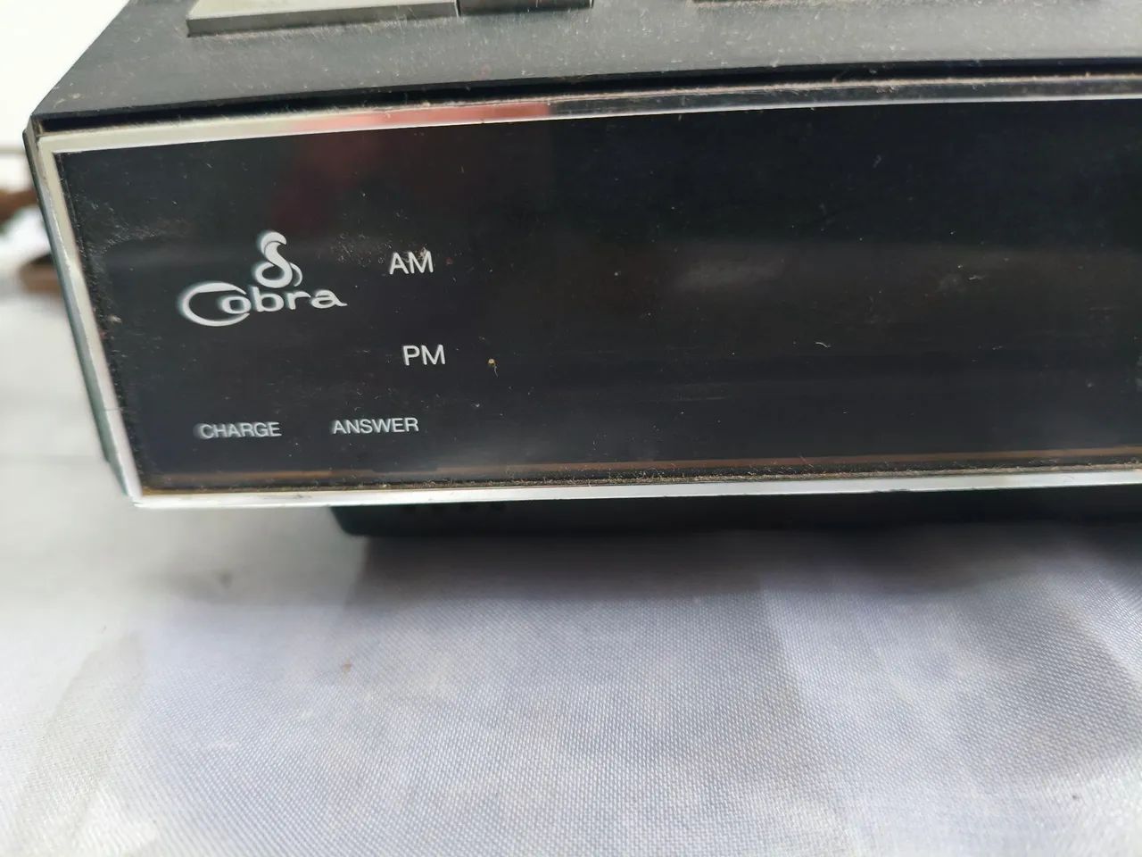 Rádio relógio e telefone antigo. - Foto 5