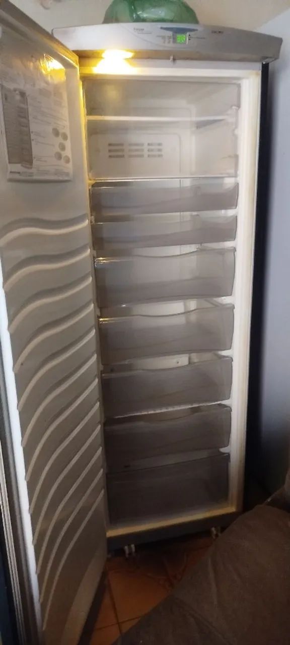Freezer vertical funcionando perfeitamente  - Foto 3