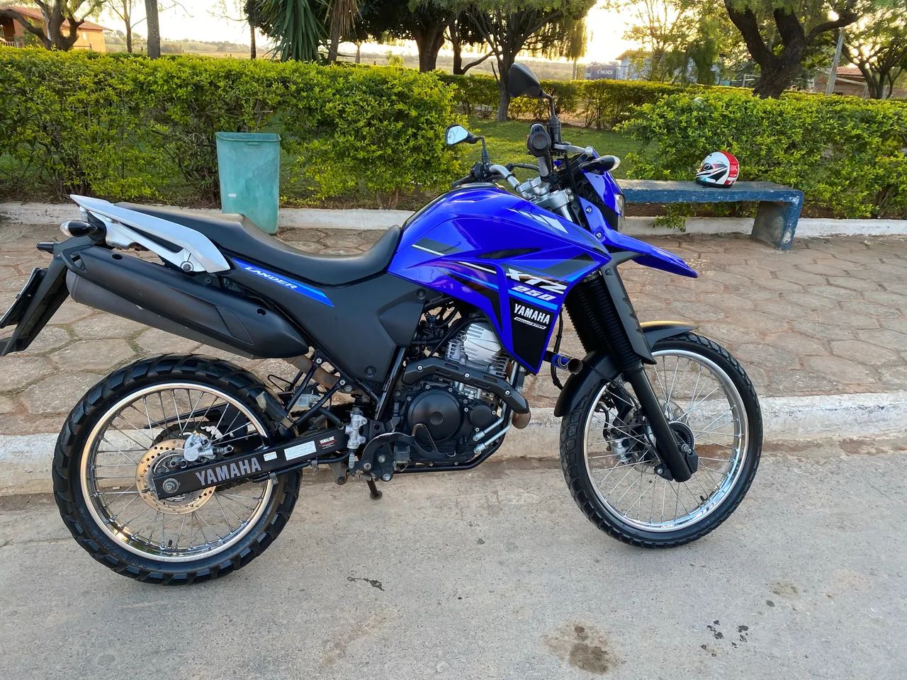 XTZ Lander 250 - Foto 3