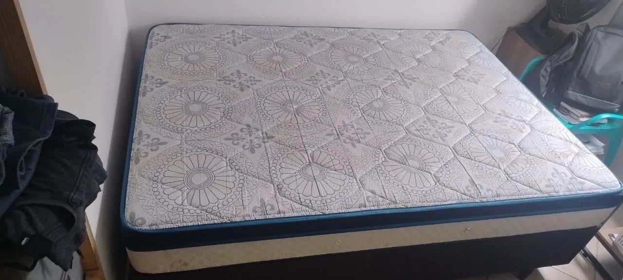 Cama de casal base + colchão 