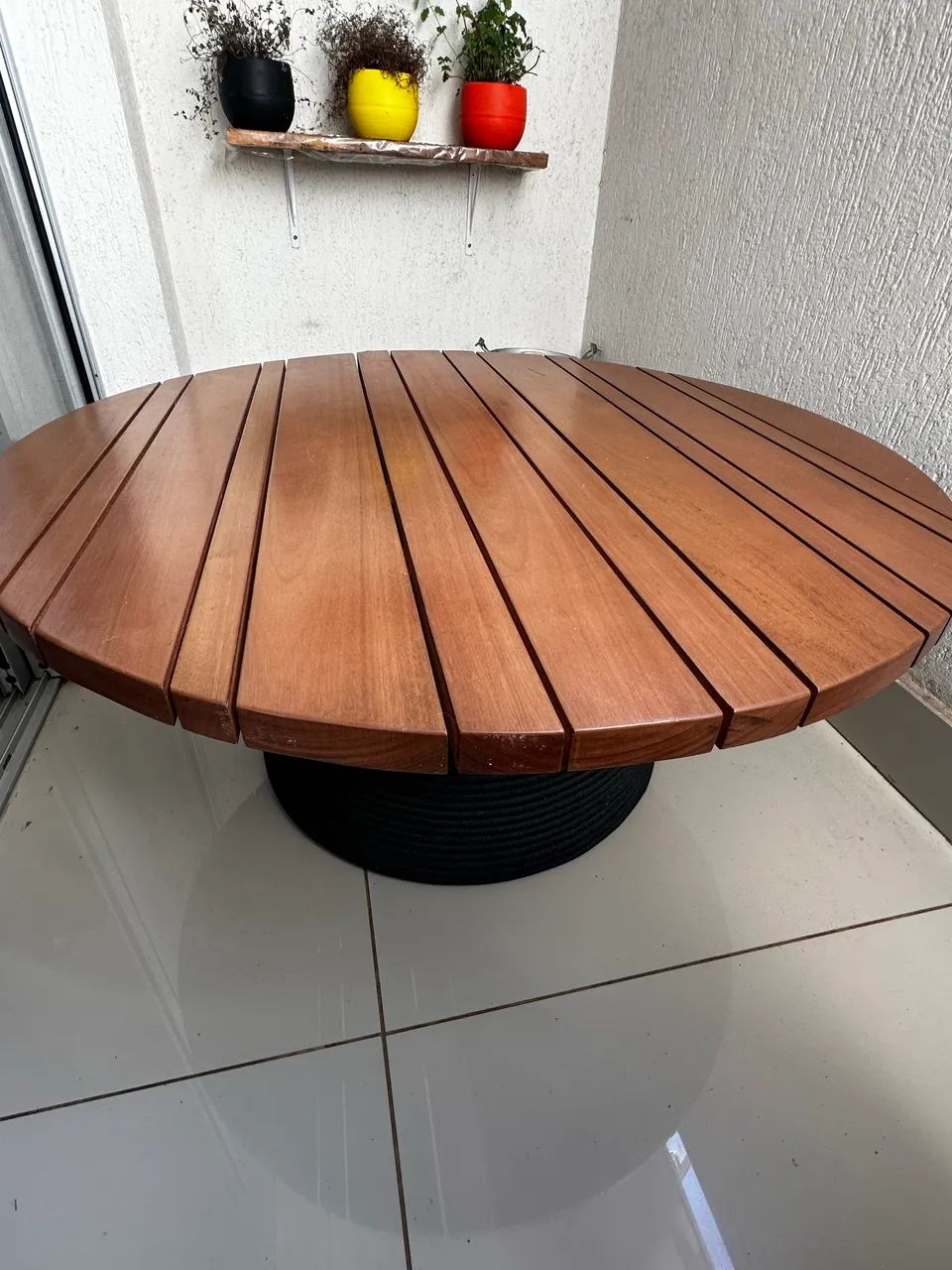 Conjunto Tidelli Original - 1 Poltrona Padang 6710 + Mesa de Centro Spool 5912 Ø90