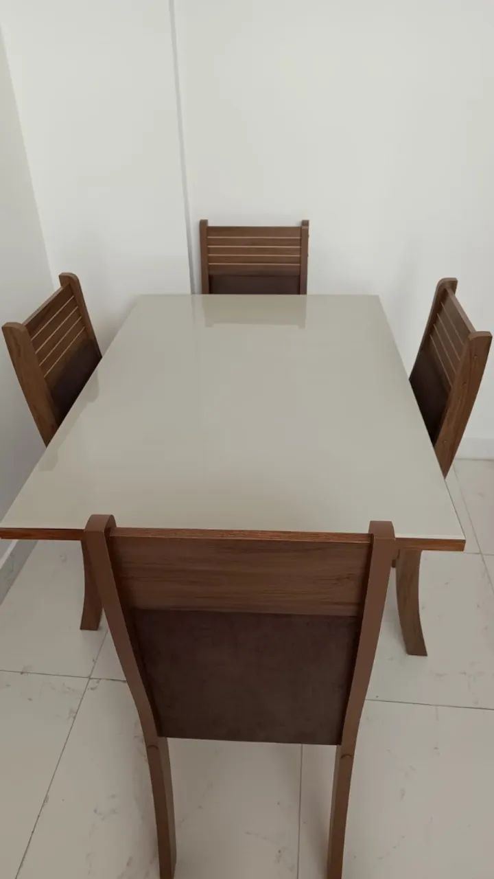 Mesa de jantar 4 cadeiras