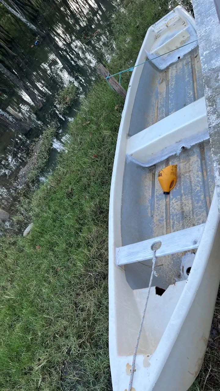 Canoa 4,20m x 1,00m - ideal para pesca - espaçosa e resistente - Foto 2