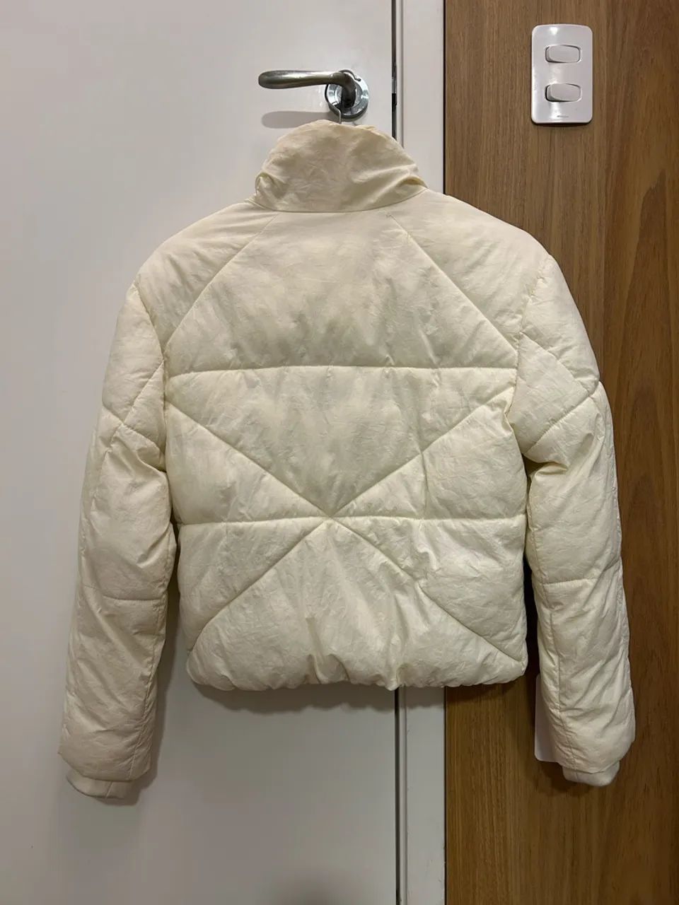 Jaqueta puffer creme  - Foto 2