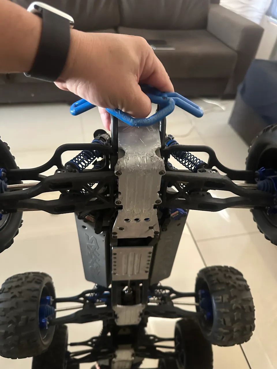 Automodelo Traxxas EMaxx - Foto 2