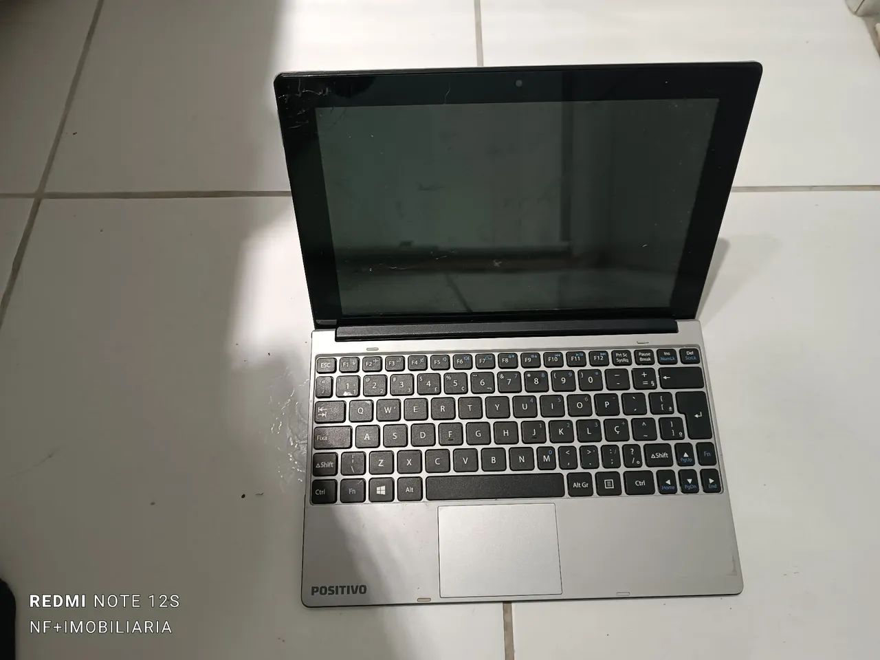 Notebook ou Tablet - Positivo Duo - Tela trincada 