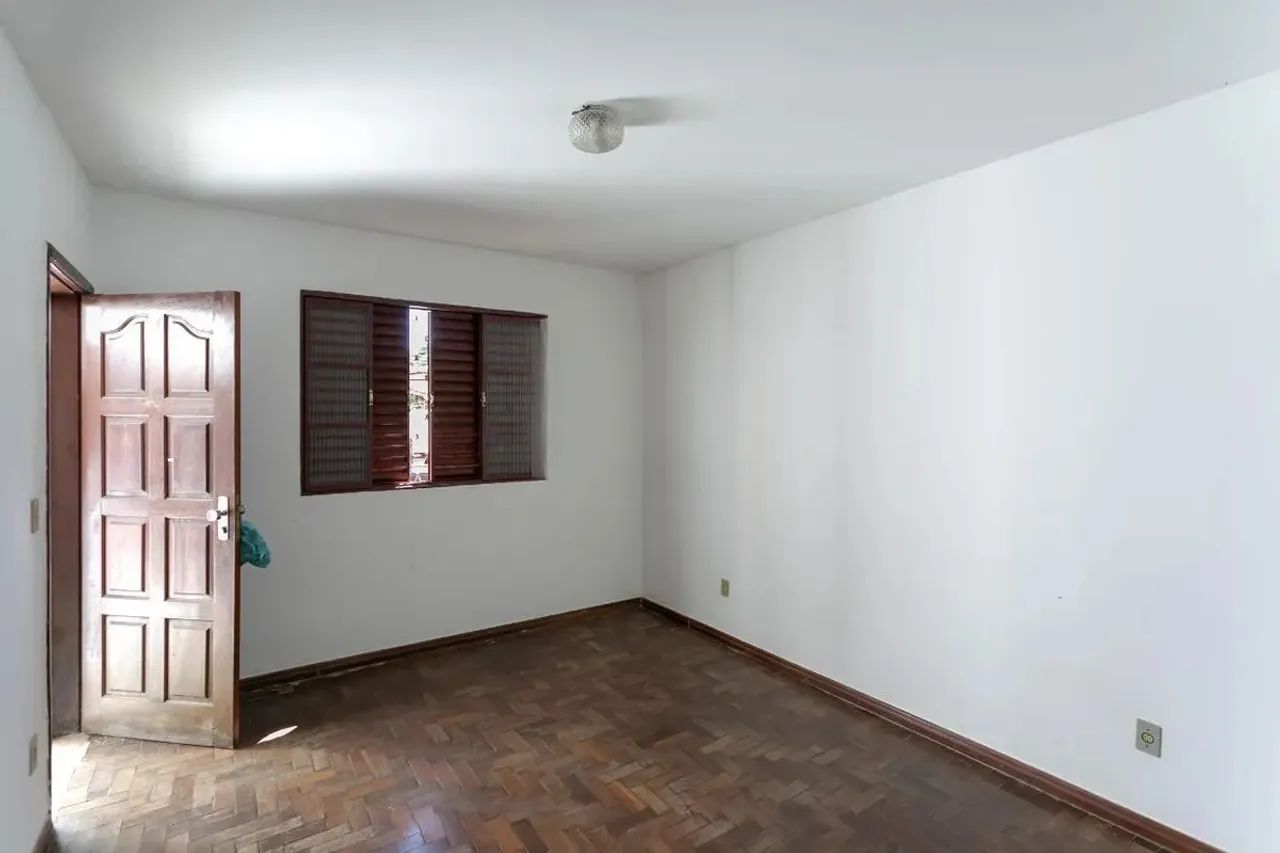 Casa à Venda - Lagoinha, 8 Quartos, 180 m2