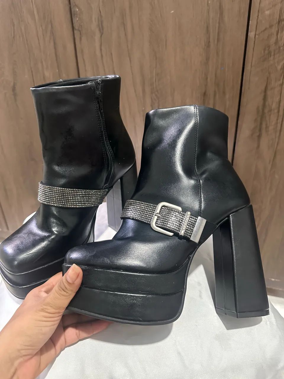 Bota salto plataforma  com fivela e strass Vizzano - Foto 4