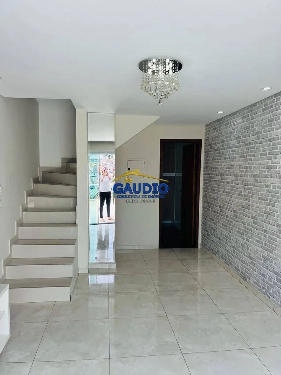 Excelente Sobrado À Venda- 2 Dorms- Garagem Para 2 Carros! - Foto 5