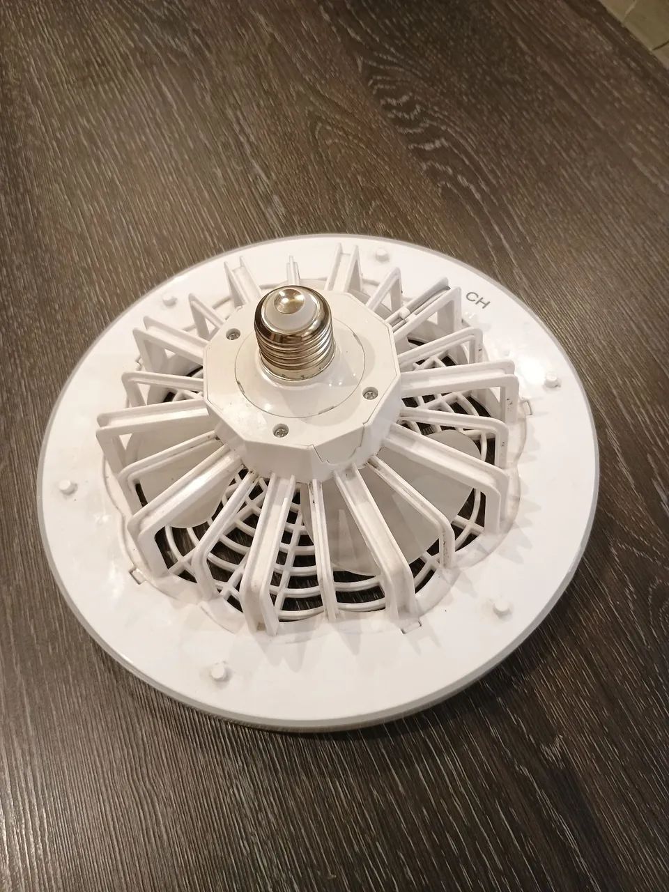 Ventilador + lâmpada E27 2 em 1 - Foto 2