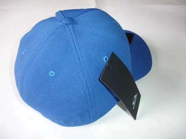 Boné Oakley 6 Panel Stretch Metallic Tamanho S/M  - Foto 2