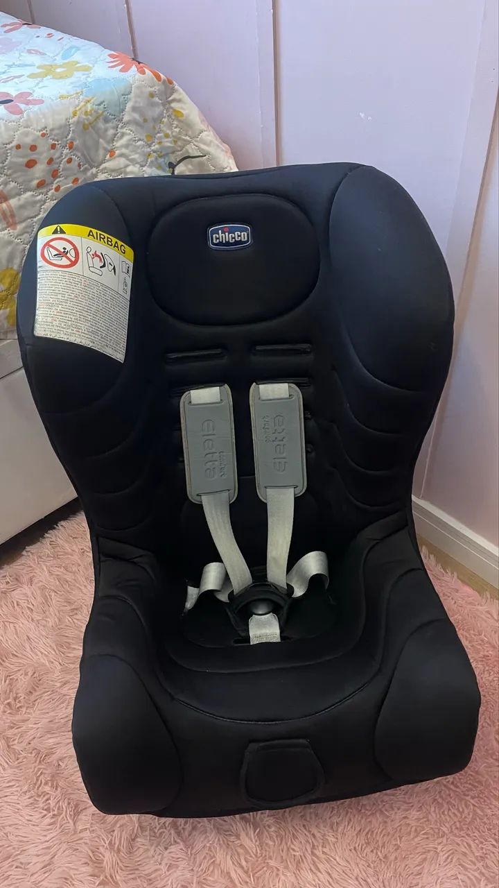 Cadeirinha pra auto eletta da Chicco black 