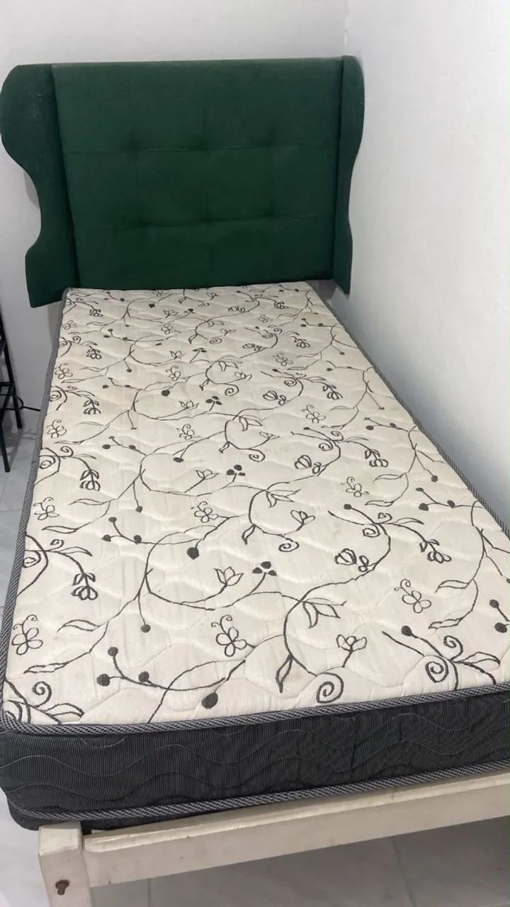 Cama de solteiro com cabeceira 