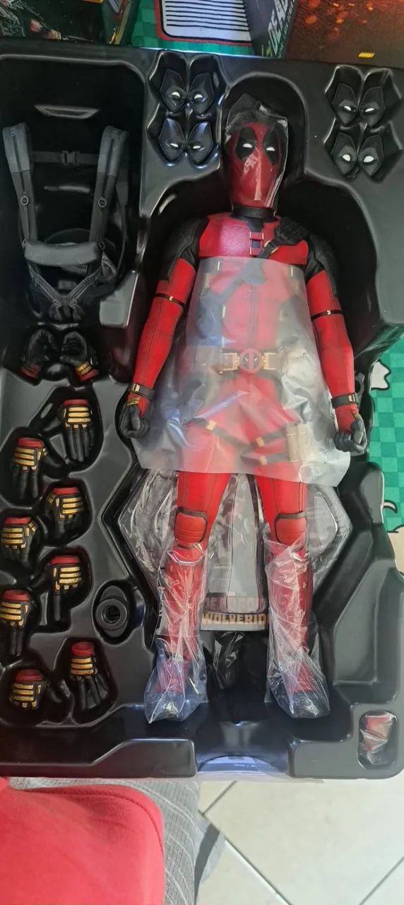 Hot Toys MMS746 Deadpool ( wolverine) - Hobbies e coleções - Monte