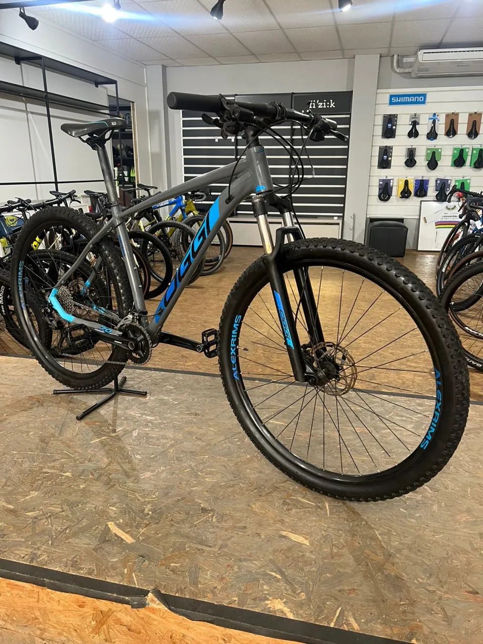 BICICLETA  ARO 29 (1 mês de uso) 