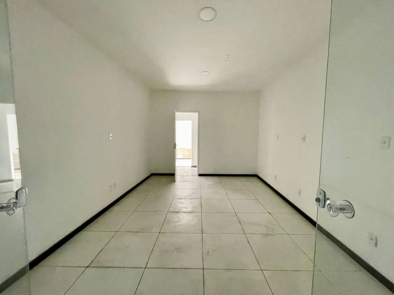 Prédio Comercial com 8 salas - Bairro Centro-3 - Foto 2