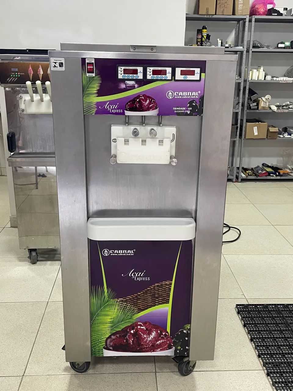 Máquina de sorvete e açaí Cabral independente 