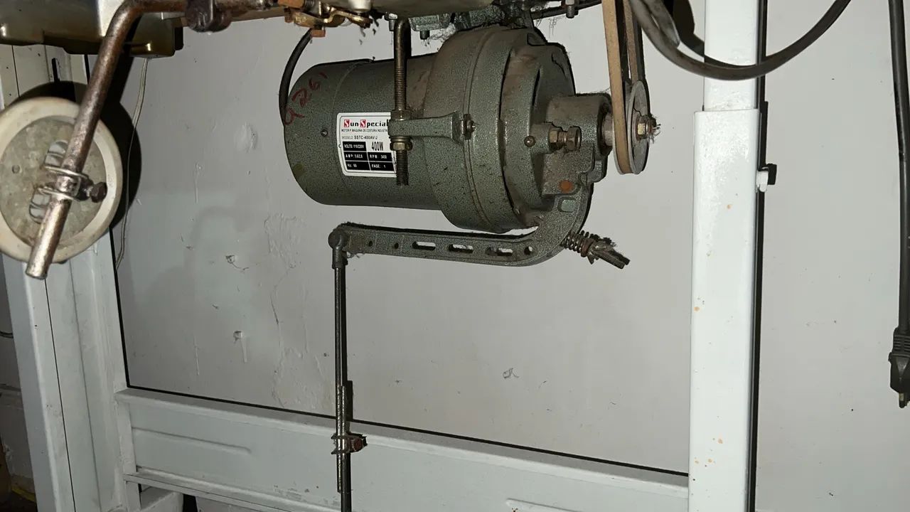 Máquina de costura  - Foto 2