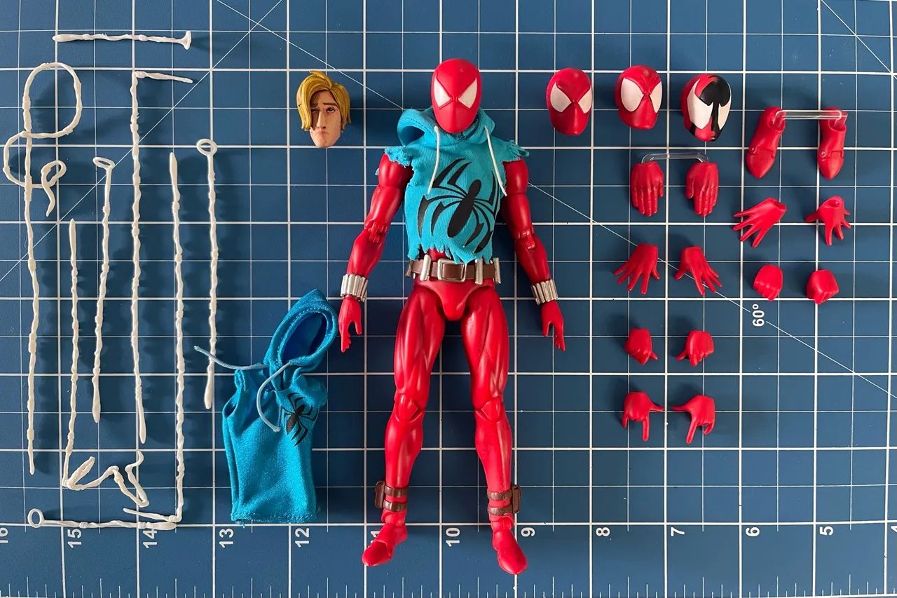 Aranha escarlate - Mafex Original / customizado 