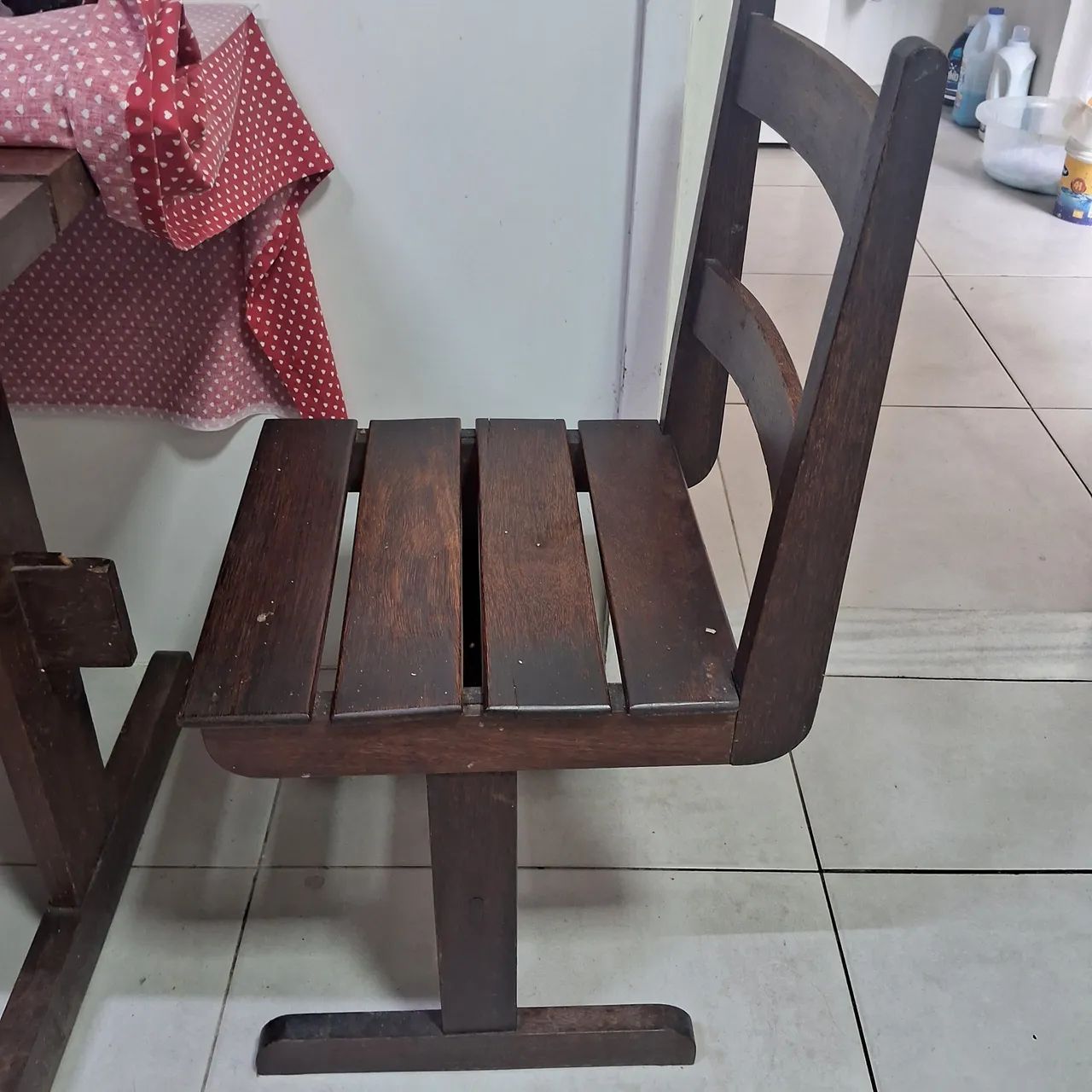Mesa jantar madeira maçica imbuia + 4 cadeiras  - Foto 4