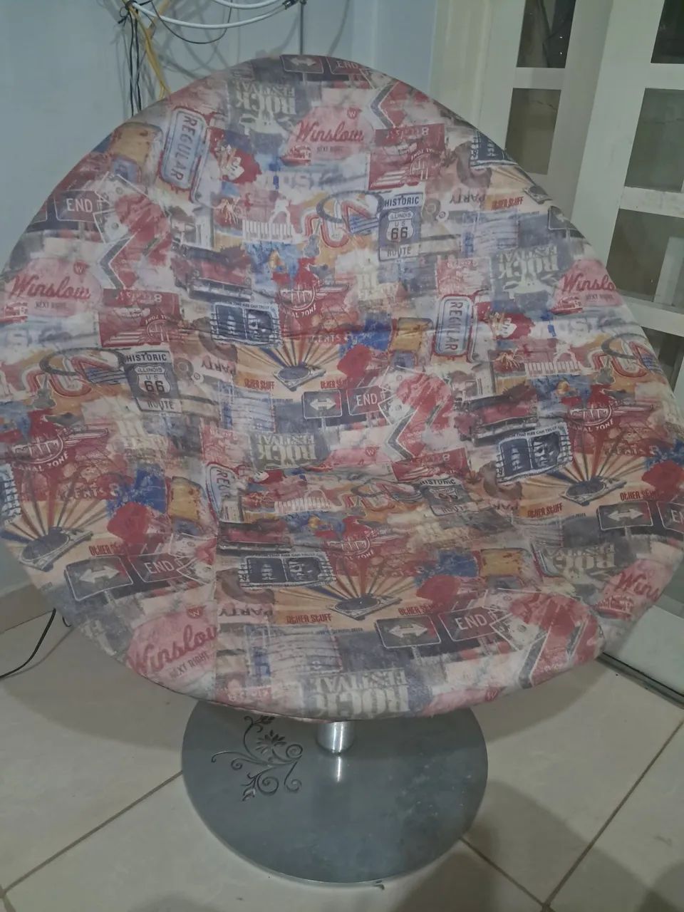 Poltrona giratoria com estampa retrô - cheia de estilo! - Foto 2