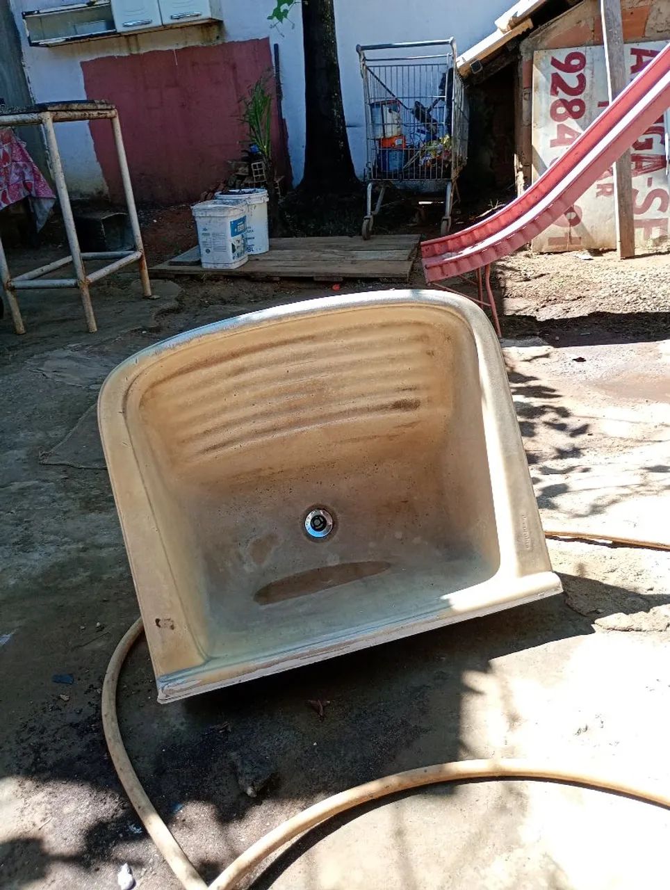 Vendo esse tanque  de larva roupas 