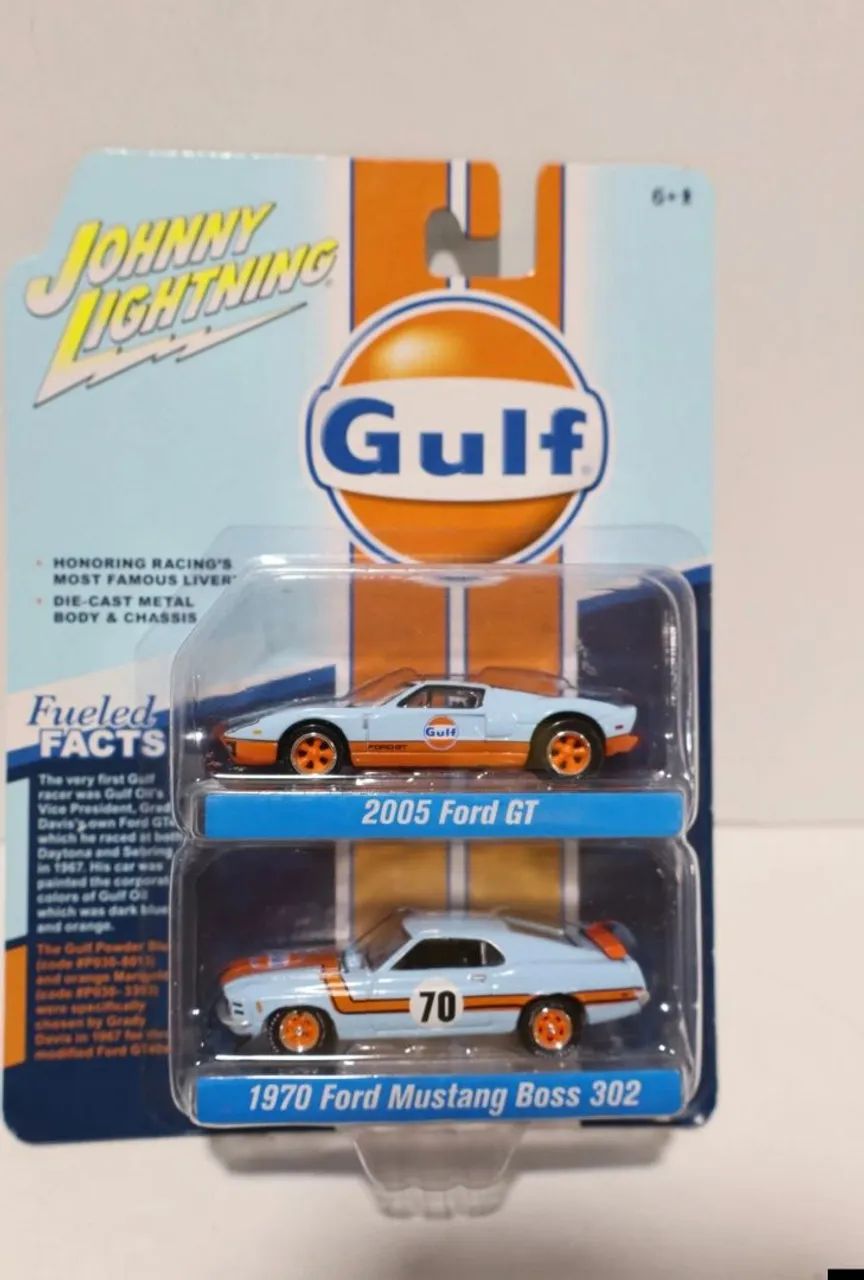 Johnny Lightning Gulf Oil 2 Pack 2018 Release 2005 Ford GT & 1970 Ford Mustang