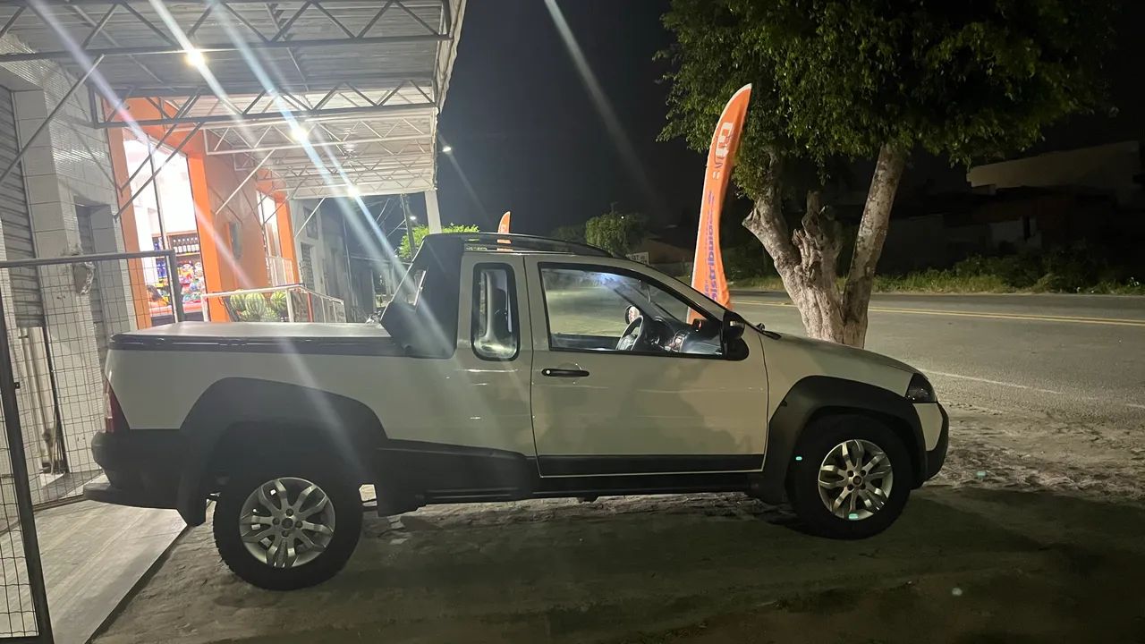Fiat Strada Adventure 1.8/ 1.8 Locker Flex CE 2013 - Foto 3