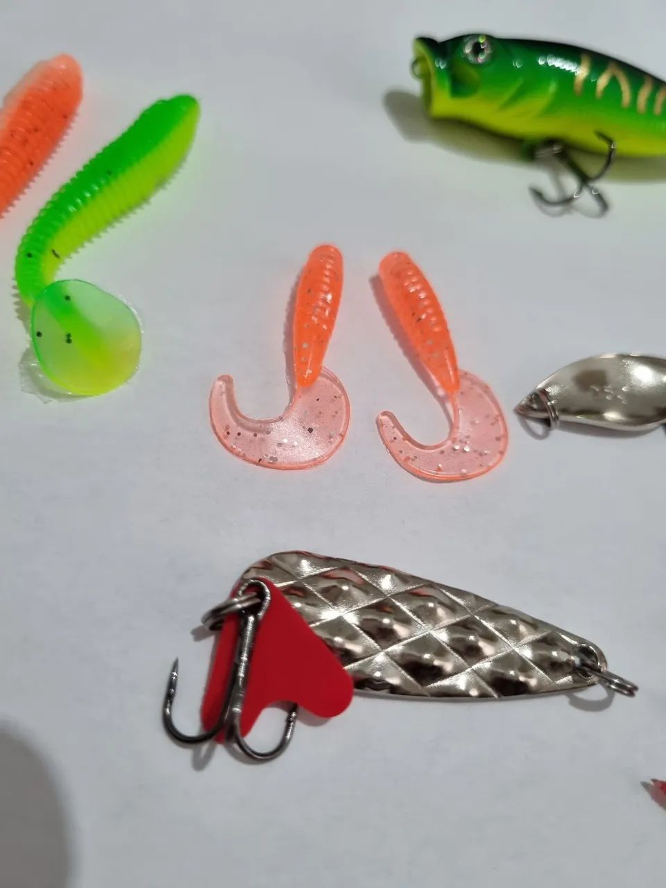 kit iscas artificiais 30 peças atraentes peixe pescaria fishing truta robalo salmão bagre - Foto 6