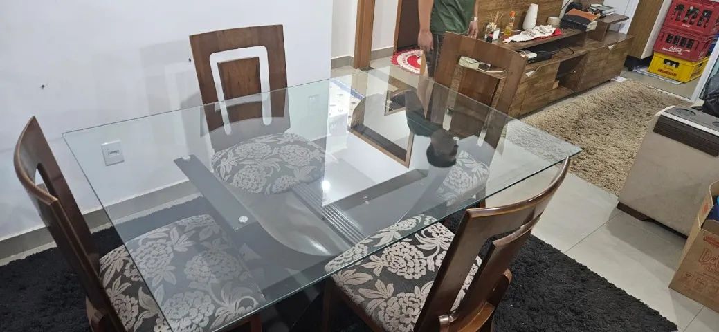 Conjunto mesa de jantar retangular acompanhada por 4 cadeiras estofadas - Foto 3