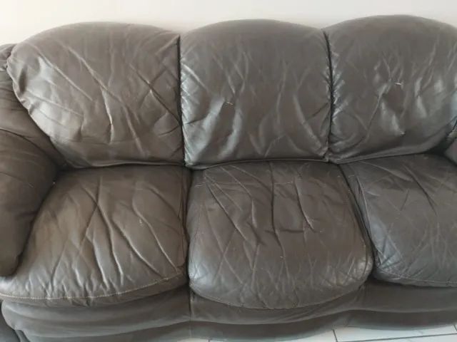 Sofá Couro Legitimo - BOM ESTADO  - Foto 4