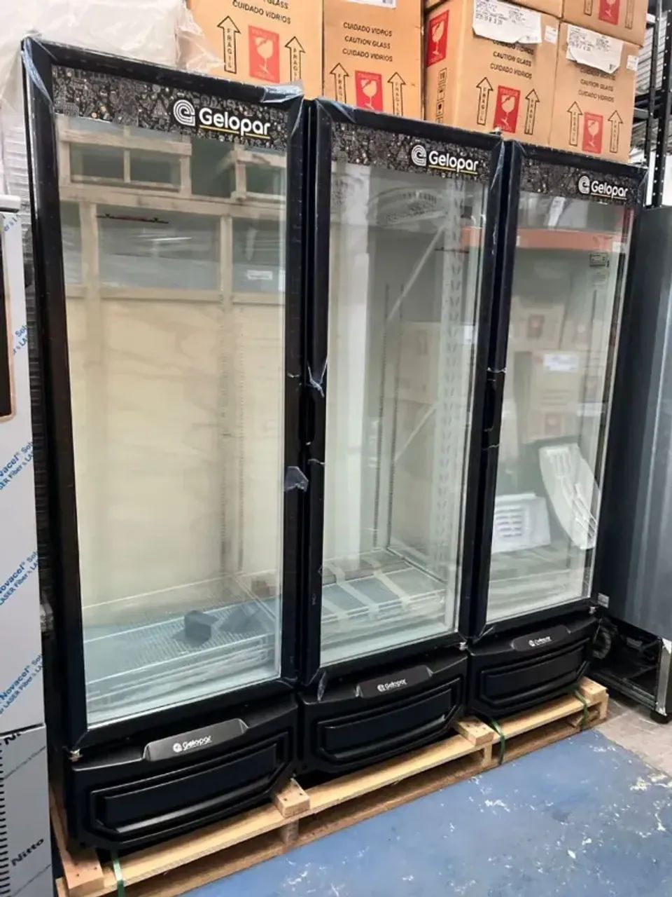 Visa cooler 3 portas Gelopar 1450 litros 