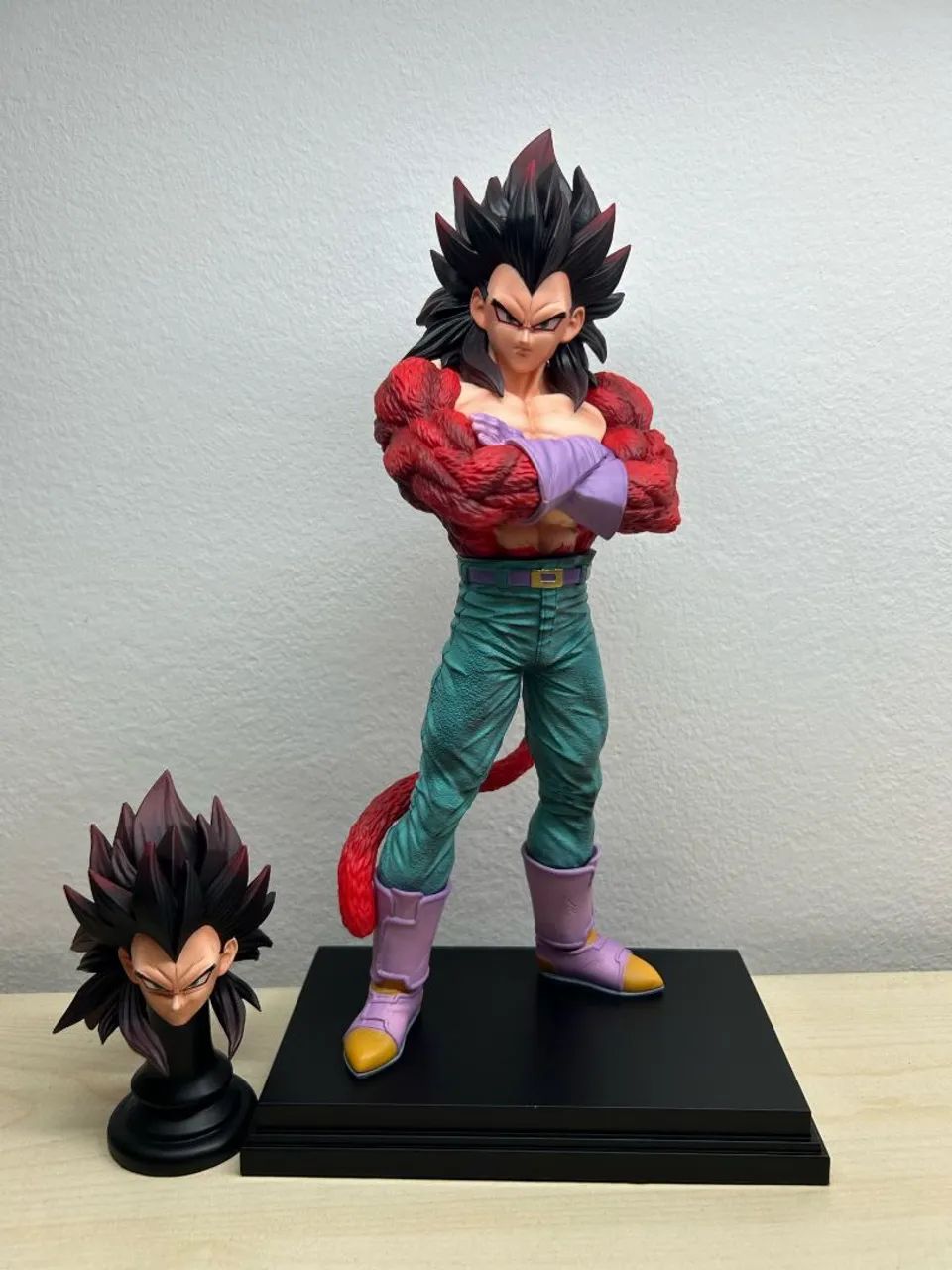 Action figure Vegeta ssj4 - com cabeça extra e base - figura perfeita em detalhes 