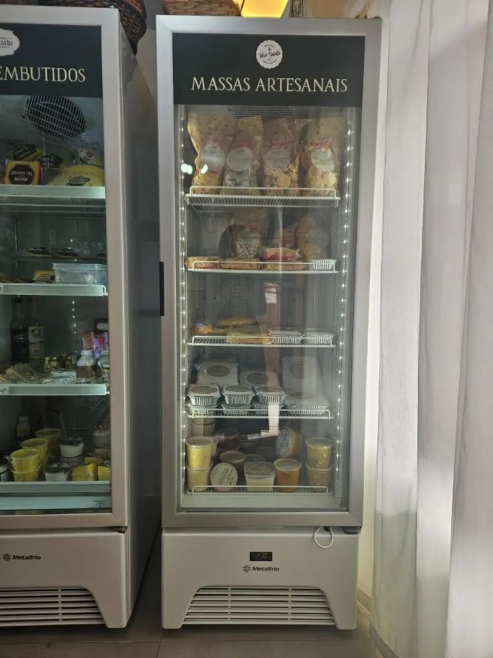 Freezer Vertical Frost Free Metalfrio 581L com Led - Geladeiras e