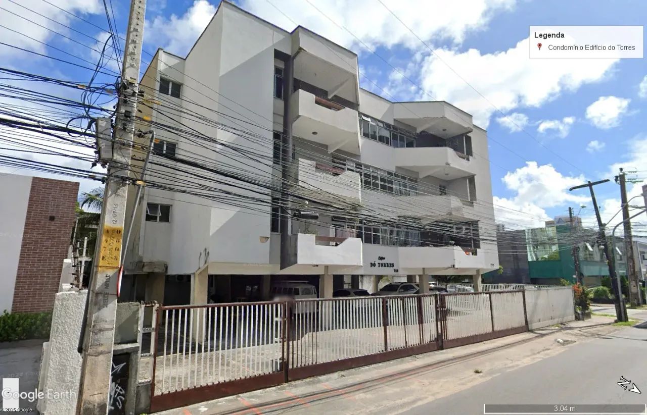 Edifício com 1600 m2, 23 vagas de garagem, 03 andares e Escritório lateral.