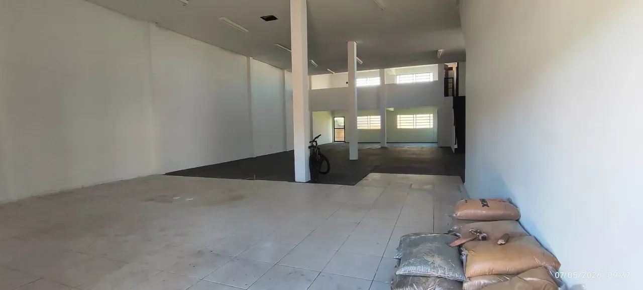 SALÃO COM RECUO PARA ESTACIONAMENTO - Foto 2