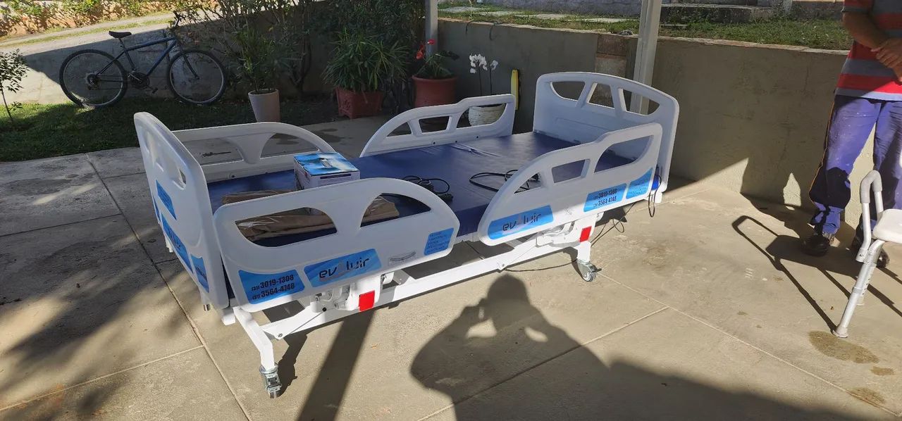 Cama hospitalar eletrônica  nova com garantia.