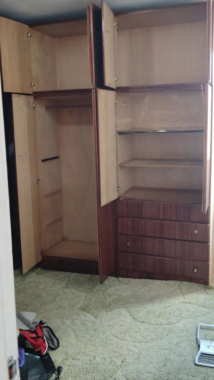 Guarda roupa de Madeira 