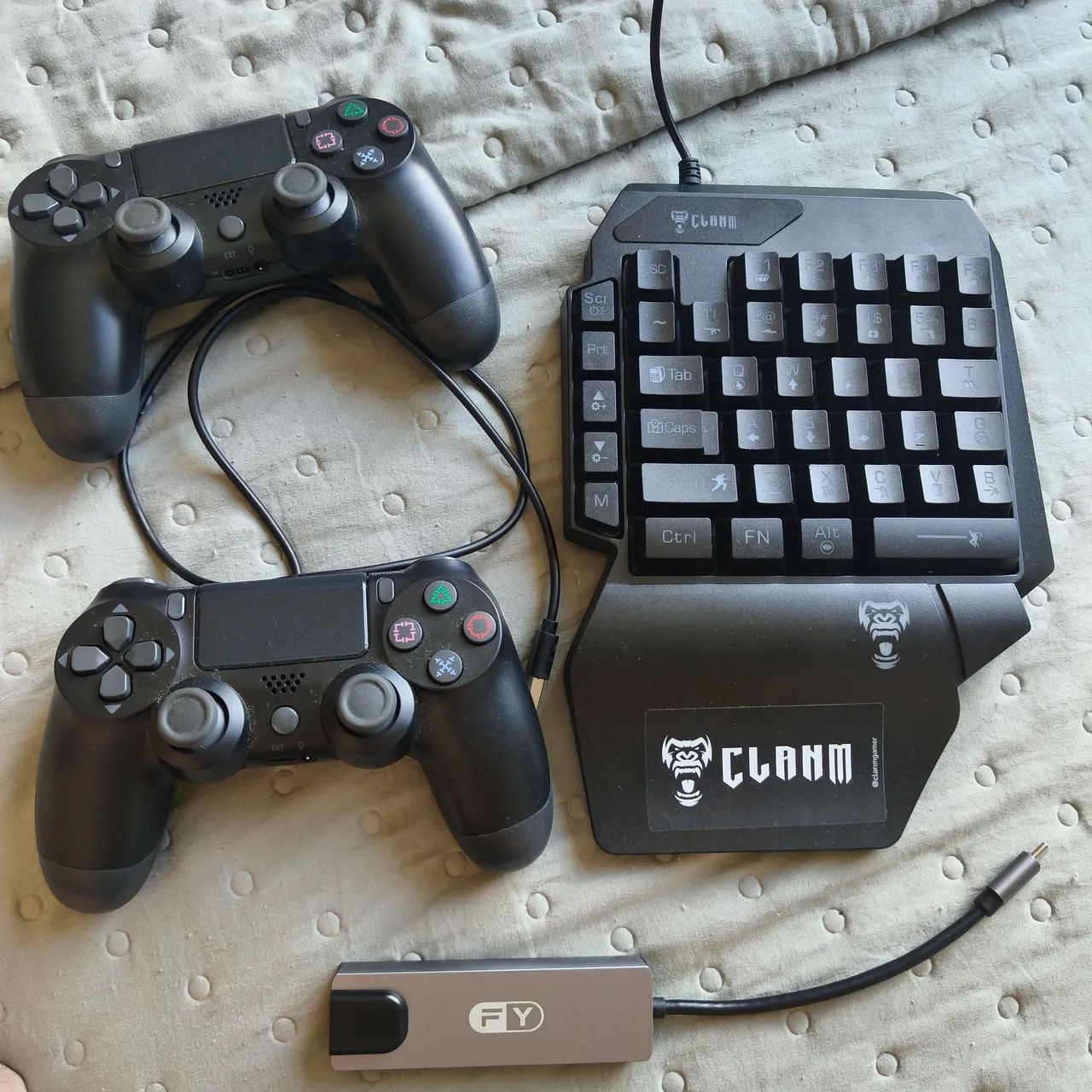 2 controles mais ps4 mais teclado e hub