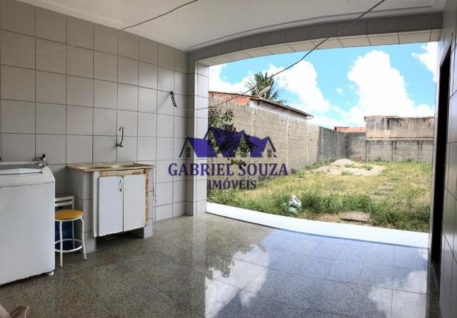 Belíssima Casa Solta com Amplo Terreno (484m² / 3 Quartos / 5 Vagas) na Maraponga - Foto 11